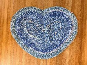 lot 257 image: Heart Shaped Rug 33 x 24 in