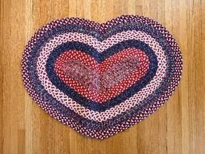 lot 258 image: Heart-Shaped Rug 33x24