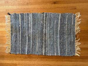 lot 267 image: Braided Rug - 34 x 22 in, BlueWhite