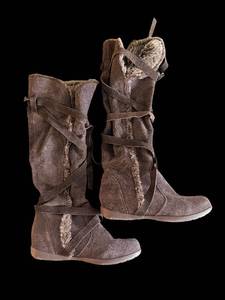 lot 296 image: 7M Used Boots - Brown Suede Fur-Lined, Size 7M (Lot of 2)
