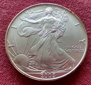 lot 58 image: 2005 1 oz American Silver Eagle