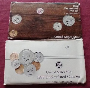 lot 66 image: 1985 & 1988 U.S. Mint Uncirculated Sets