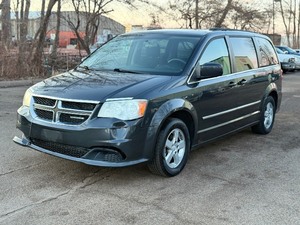 lot 20 image: 2011 DODGE GRAND CARAVAN MAINSTREET No Accidents (NO RESERVE)