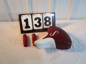 lot 138 image: Vintage Schwinn Seat & Grips