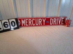 lot 160 image: Mercury Drive Street Sign