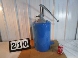 lot 210 image: Lincoln 5 Gallon Grease Pump