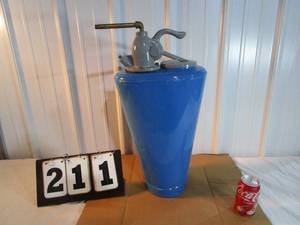 lot 211 image: Phillips Grease Tank & Pump