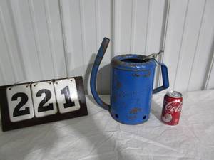 lot 221 image: Oil Dispenser - 1 gallon