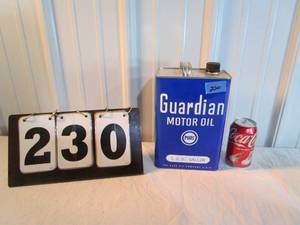 lot 230 image: Guardian 1 Gallon Motor Oil Can