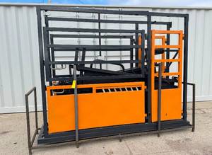 Landhonor 10 Cattle Squeeze Chute (LHR-CSC10)