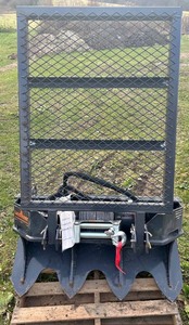 lot 8 image: Landhonor 15000Lb Hydraulic Winch FW-13-15000G