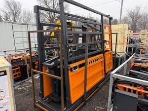 lot 282 image: Landhonor 10 Cattle Squeeze Chute LHR-CSC10