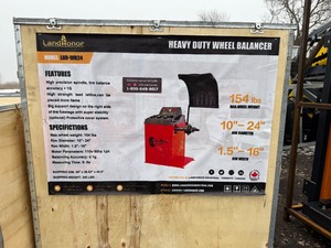 lot 28 image: Landhonor Heavy Duty Wheel Balancer LHR-WB24