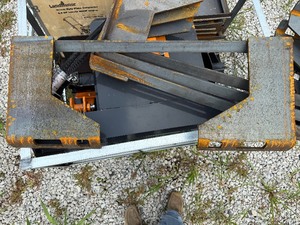 lot 14 image: WOLVERINE ECOTRIC 38 Thick Quick Tach Cut Out Mount Plate QMP1-16-10T