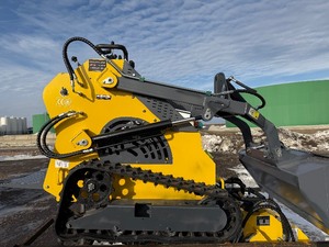 lot 186 image: Landhonor Mini Skid Steer Loader LHR-T460K1