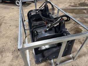 lot 222 image: Landhonor Grapple Bucket SGB-11-72W