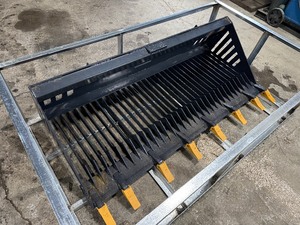 lot 289 image: Landhonor Skid Steer Rock Bucket RB-14-72W