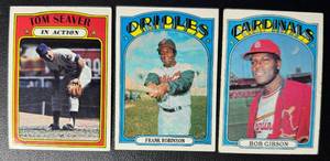 lot 289 image: 1972 Topps 2 Card HOF Lot - Seaver, Robinson, Gibson - Vintage Baseball