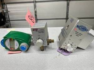 lot 29 image: Lot of 3 Medical Air-Oxygen Control Devices Includes Sechrist 3500HL Mixer, Amvex Digital Vacuum Regulator &amp BIRD Blender. Precise Oxygen Control �3%, Used In Respiratory Therapy, Critical Care &amp Heart-Lung Applications.