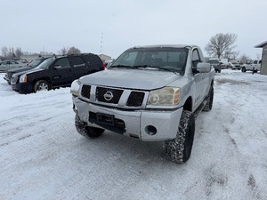 lot 2 image: 2005 Nissan Titan