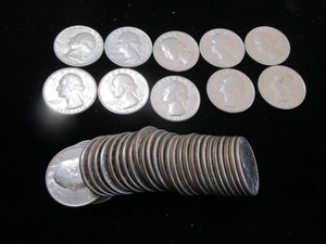 lot 39 image: Roll Bicentennial Quarters