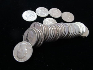 lot 43 image: Roll Bicentennial Quarters