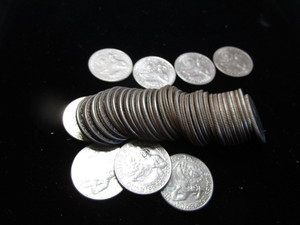 lot 46 image: Roll Bicentennial Quarters