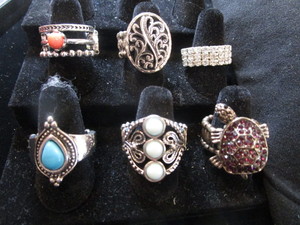 lot 302 image: Elastic Band Rings