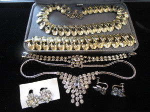 lot 313 image: Necklaces, Lisner, Bracelet