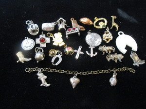 lot 314 image: Charms with Vintage
