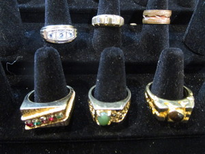 lot 315 image: Mens Size Rings