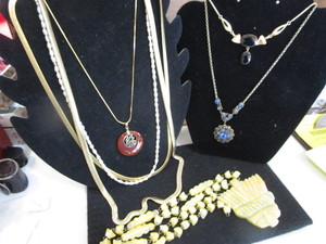 lot 322 image: Necklaces, Sim, Trifari, Chains