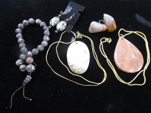 lot 332 image: Jasper & Stone