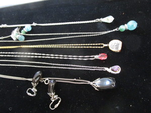 lot 333 image: Pendants