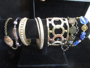 lot 345 image: Bracelets