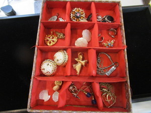 lot 348 image: Display Box with Jewelry