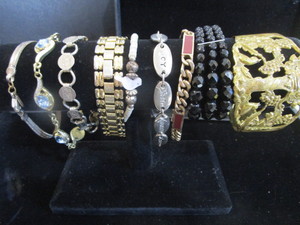 lot 349 image: Bracelets