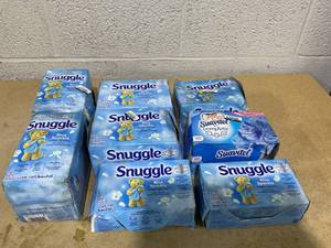 lot 200 image: LOT OF 8 Snuggle & Suavitel Fabric Softner Sheets