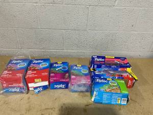 lot 205 image: LOT OF 7 Ziploc Bags