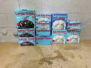 lot 427 image: LOT OF 11 up&up Trash Bags