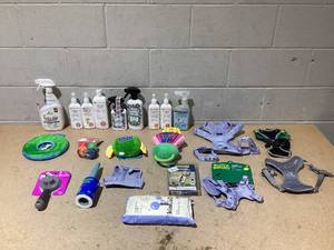 lot 148 image: LOT OF 22 Pet Merchandise