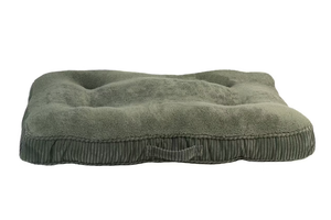 lot 270 image: Boots & Barkley Tufted Dog Mat Bed - XL 32 Inches (L), 4 Inches (H) x 42 Inches (W)