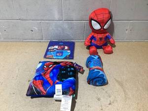 lot 246 image: LOT OF 4 Spiderman Merchandise