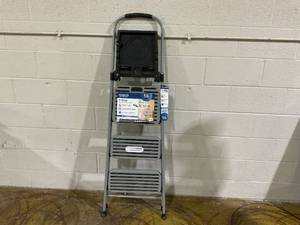 lot 180 image: Cosco 3 Step Folding Step Stool 225lb