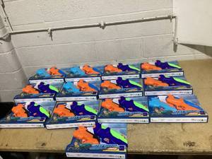 lot 392 image: LOT OF 13 Surf Gun Water Guns (2 Packs)