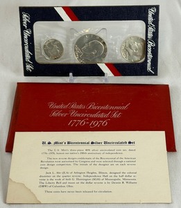 lot 75 image: 1976 1776-1976 Bicentennial 40% Silver Uncirculated 3 Coin Set - original pacakge with COA, red packet has fire damage