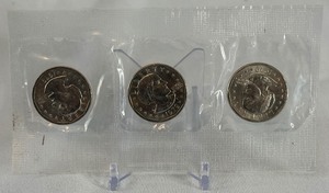 lot 103 image: 1979 P-D-S Susan B Anthony 3 Coin Dollar Souvenir Set - cello wrap