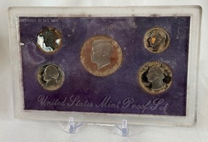 lot 105 image: 1990 Proof Set - fire damaged