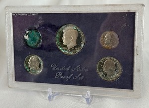 lot 106 image: 1995 Proof Set - has external case, good shape