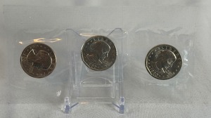 lot 124 image: 1980 P-D-S Susan B Anthony 3 Coin Dollar Souvenir Set - cello wrap